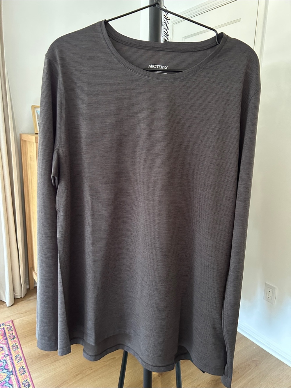 NWT Arc’teryx Taema Crew Womens Long Sleeve. Size XL. Black Heather.